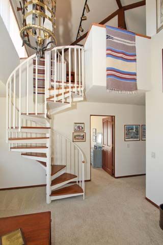 2064 Santa Margarita Dr, Fallbrook, CA 92028