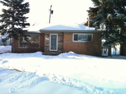 23050 Harding St, Oak Park, MI 48237