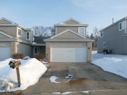 824 Park Bluff Cir, Elgin, IL 60120
