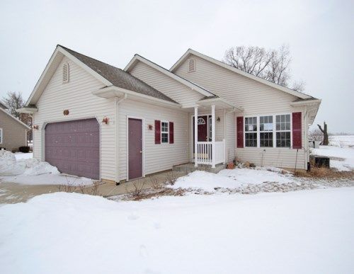 52315 Chardonnay St, Paw Paw, MI 49079
