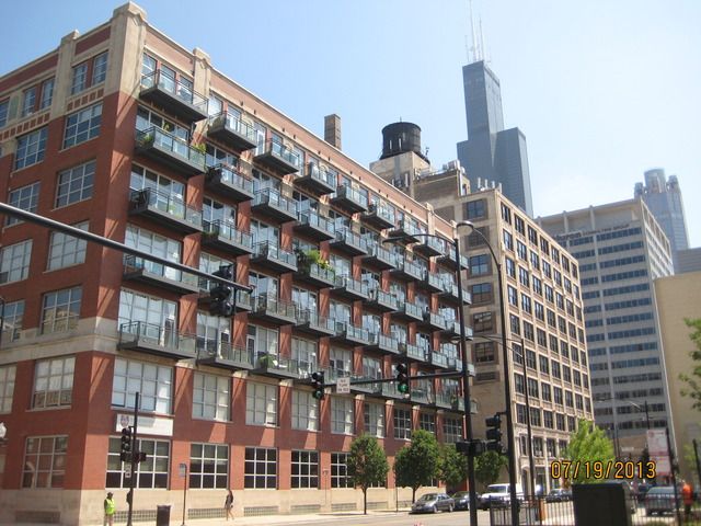 333 S Desplaines St Apt 705, Chicago, IL 60661