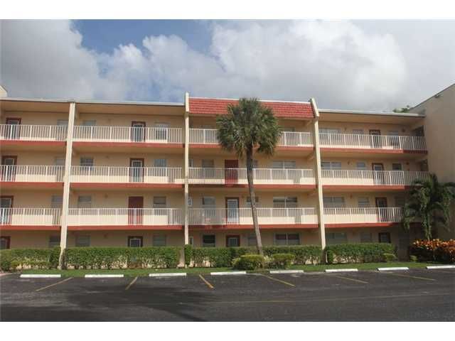 1055 COUNTRY CLUB DR # 202, Pompano Beach, FL 33063