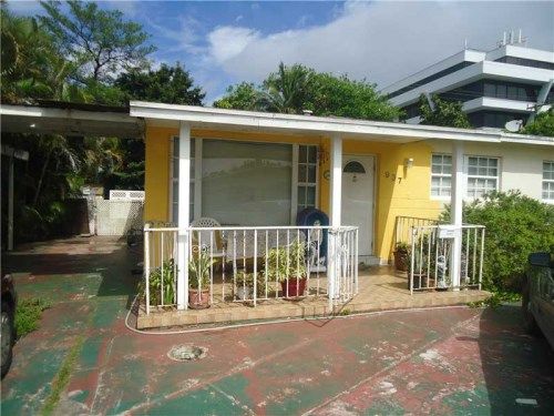 937 W 48 ST, Hialeah, FL 33012