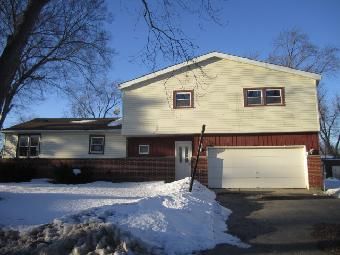 1409 Walnut Dr, Round Lake, IL 60073