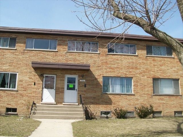 1972 S Chestnut St, Des Plaines, IL 60018