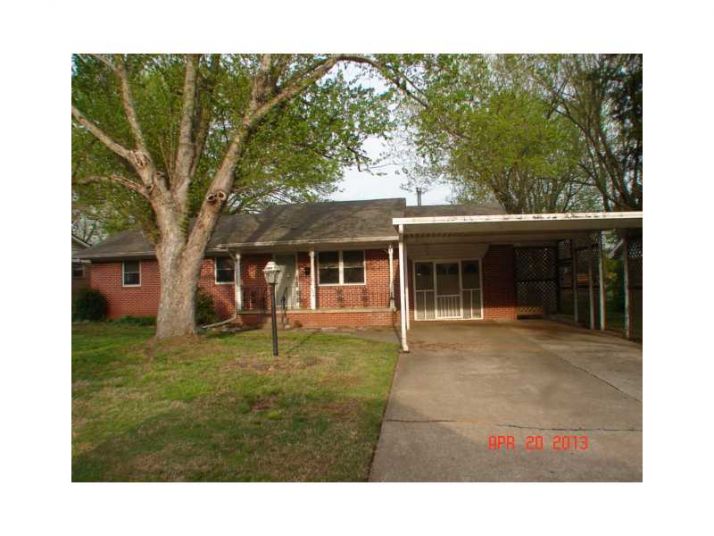 904 S 10th St, Rogers, AR 72756