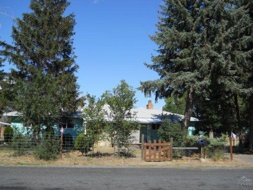 2267 Southwest Volcano Ave, Redmond, OR 97756