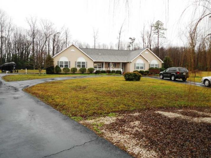 137 Holly Ct, Lottsburg, VA 22511