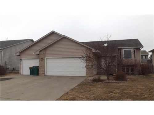 828 S Tayberry Ave, Sioux Falls, SD 57106