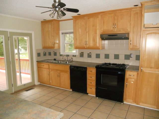 1113 Northeast Maple Dr, Kansas City, MO 64118