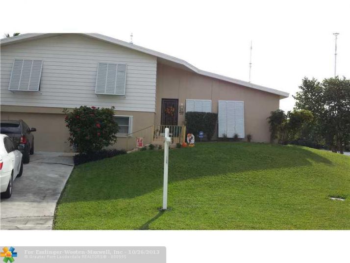 3917 E Lake Pl, Hollywood, FL 33023