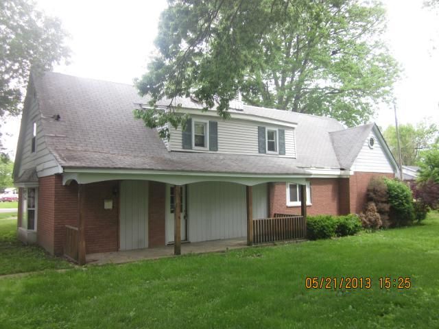 312 E 2nd St, Trenton, IL 62293