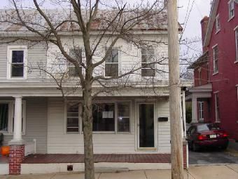 15 N 9th St, Akron, PA 17501