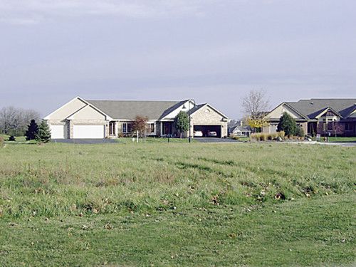 113 Eagles Cove Cir, North Prairie, WI 53153