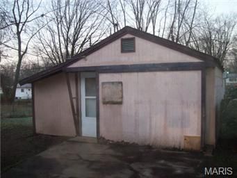 10313 Earl Dr, Saint Louis, MO 63136