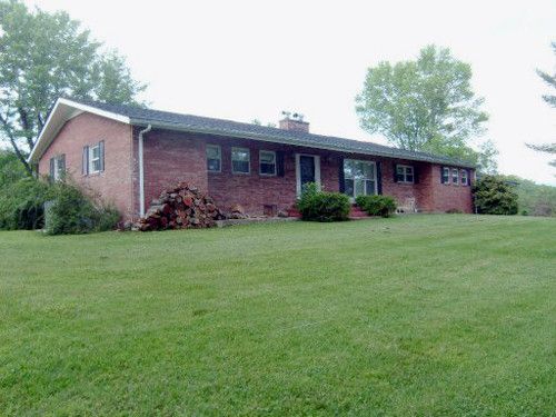 296 Tom Britton Drive, Ewing, VA 24248