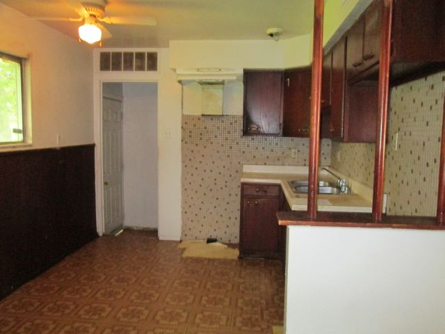 10069 Duke Dr, Saint Louis, MO 63136