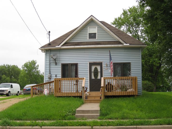 528 Dodgeville St, Highland, WI 53543