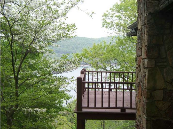 40 N. Bluff Rd., Eureka Springs, AR 72631