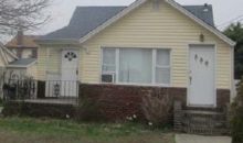 693 S 8th St Lindenhurst, NY 11757