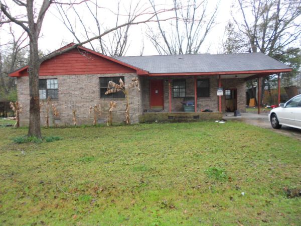 605 Reynolds St, Broxton, GA 31519