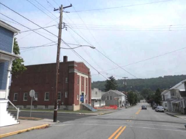 17 South Carlisle Street, New Bloomfield, PA 17068