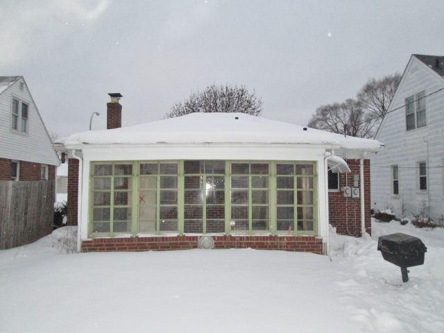 19945 Kingsville St, Harper Woods, MI 48225