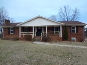 690 Pullen Rd, Whitesburg, TN 37891
