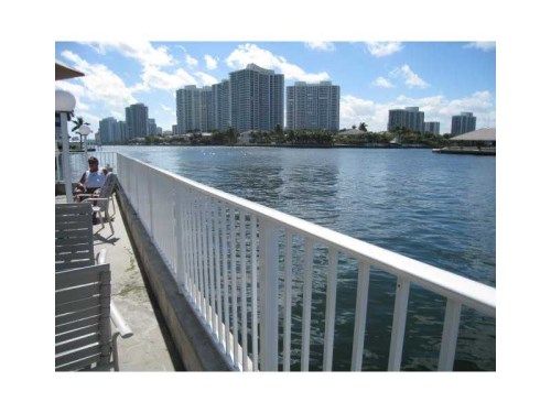 3127 S OCEAN DR # 225, Hallandale, FL 33009