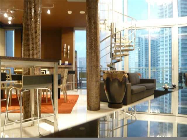 690 SW 1 CT # PHI-01, Miami, FL 33130