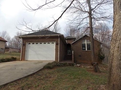 950 Greenleaf Acres Dr, Asheboro, NC 27205