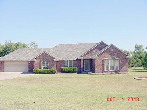 1059 Oak Creek Circle, Blanchard, OK 73010