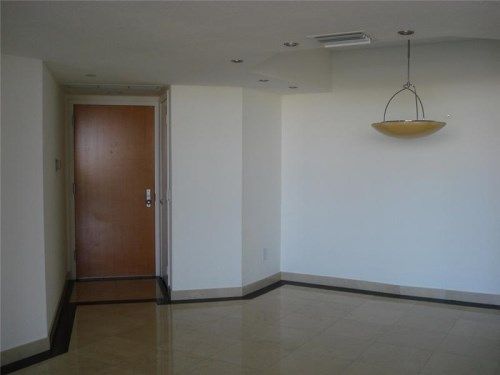 21205 Yacht Club Dr # 1009, Miami, FL 33180