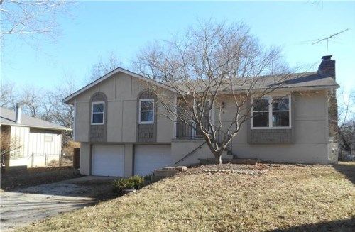 404 SW Parkwood Dr, Blue Springs, MO 64014
