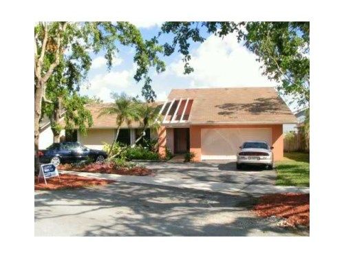 9925 E CALUSA CLUB DR, Miami, FL 33186