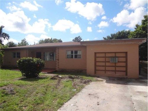 320 NE 160 ST, Miami, FL 33162