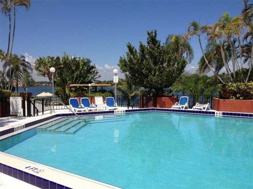 871 NE 195 ST # 301, Miami, FL 33179