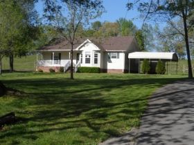 136 Maxwell Branch Rd, Cottontown, TN 37048
