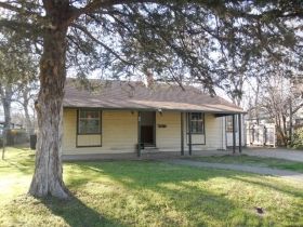 915 N Virginia Street, Terrell, TX 75160
