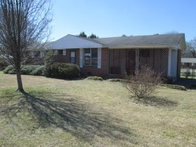 71 Elaine Cir, Fort Oglethorpe, GA 30742