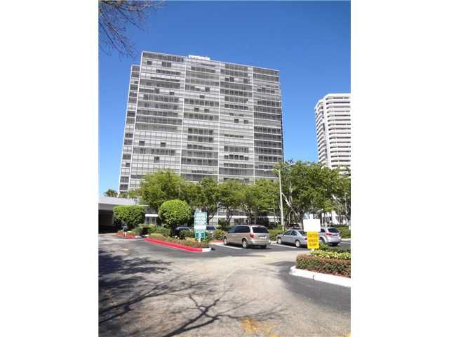 3731 N Country Club Dr Apt 2025, Miami, FL 33180