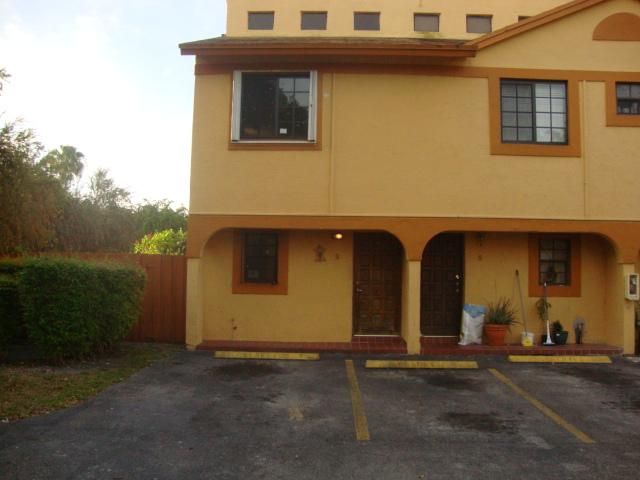 11747 Sw 18th St Apt 9, Miami, FL 33175