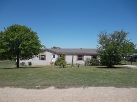 163 Cedar Dr, Azle, TX 76020
