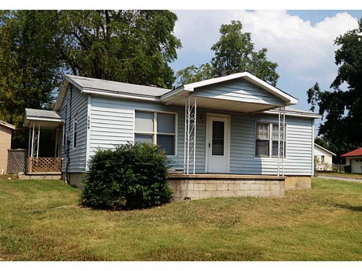1209 W OLIVE ST, Rogers, AR 72756
