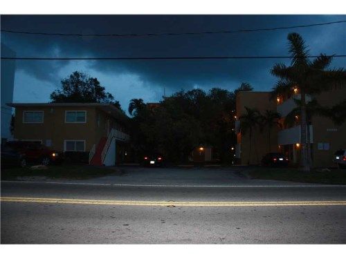 3071 SW 27 AV # 25, Miami, FL 33133