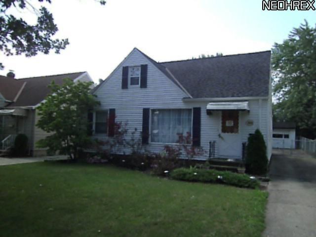 13204 Maple Leaf Dr, Cleveland, OH 44125