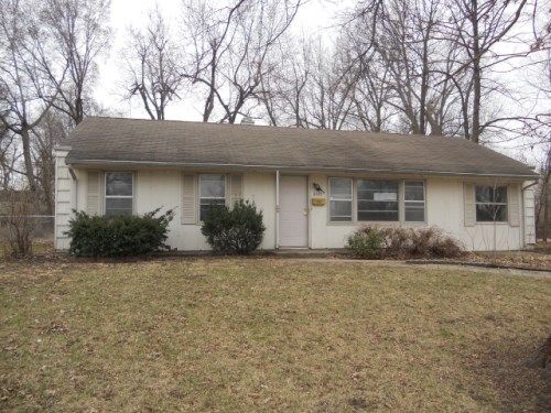 8425 W 70th Ter, Overland Park, KS 66204