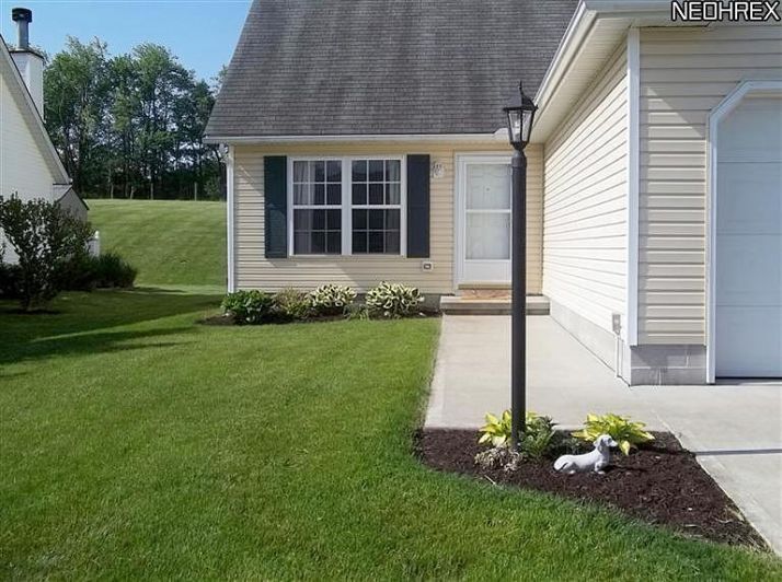 Pondview Dr, Ravenna, OH 44266