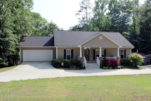 427 Chateau Drive, Lavonia, GA 30553