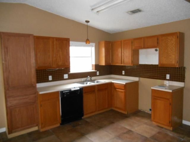 618 Plainview Dr, Mansfield, TX 76063